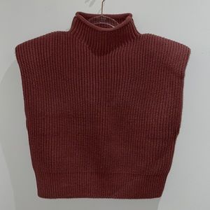 Sleeveless sweater with shoulder pads